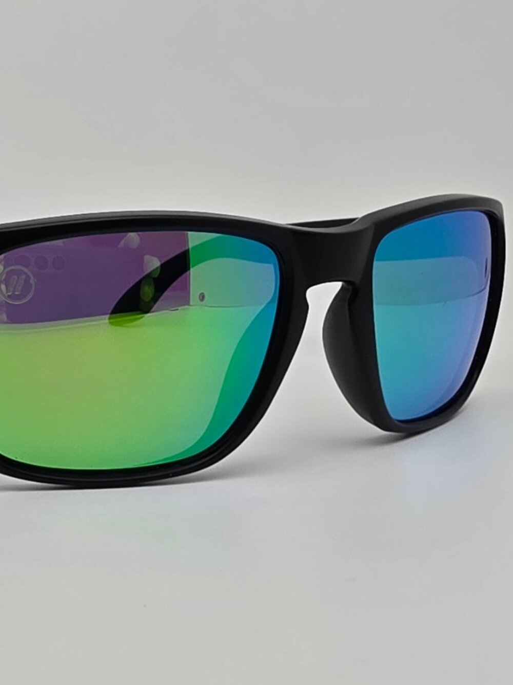 Blenders Canyon Celtic Light Matte Black Frame Polarized Green Mirror Sunglasses - Picture 7 of 13